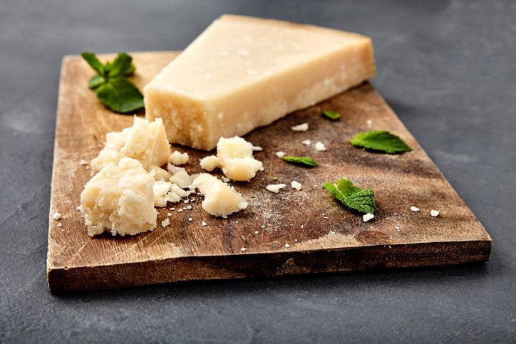 Parmigiano Reggiano: włoski twardy ser